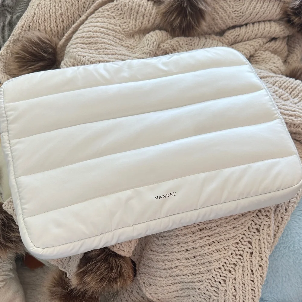 White Puffy Laptop Sleeve Case for Tablets & Laptops